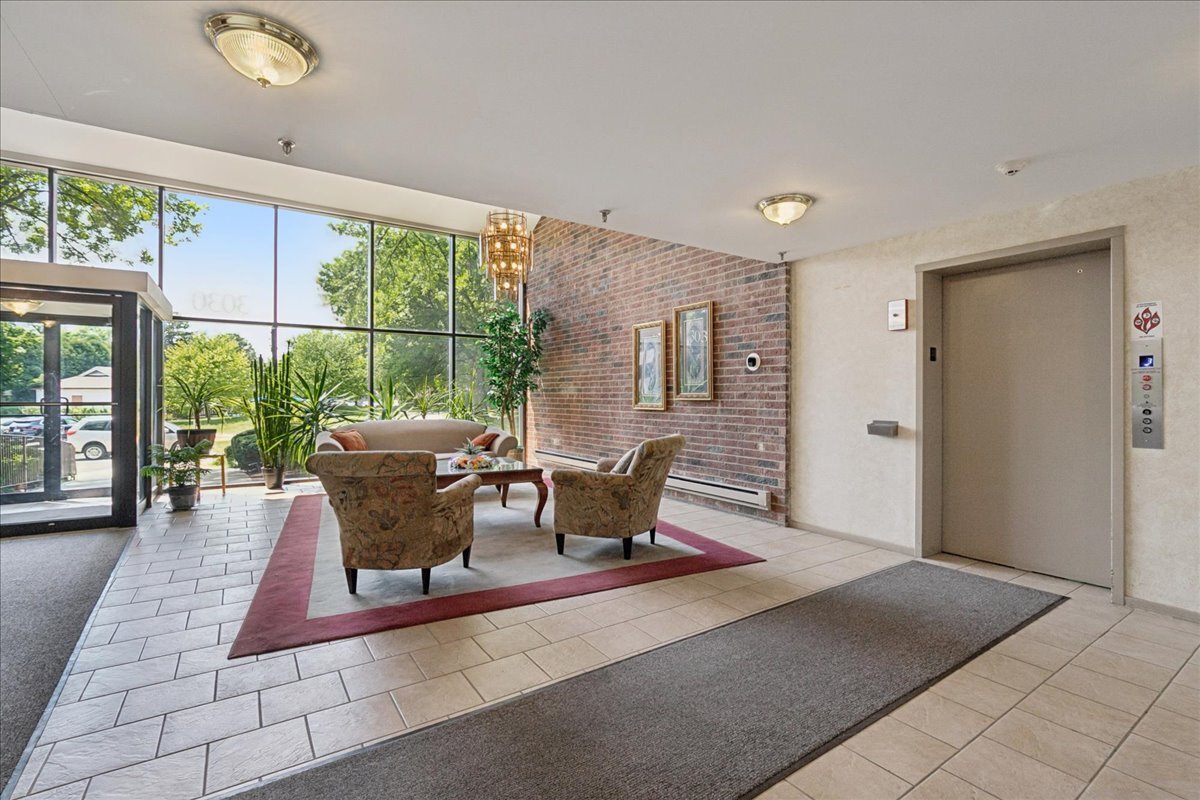 3030 Pheasant Creek Drive 103