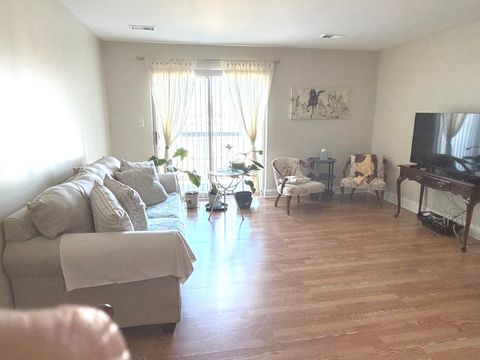 Tiny photo for 703 W Central Road #1C8, Mount Prospect, IL 60056 (MLS # 12586033)