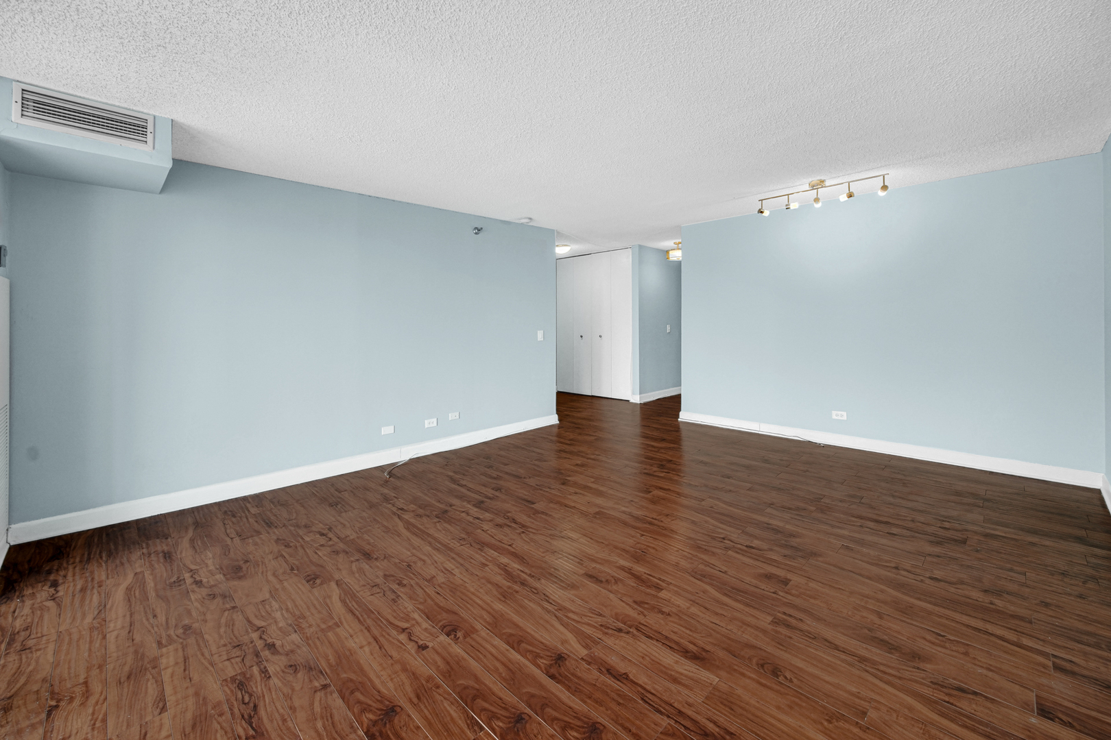 200 N Dearborn Street 4208