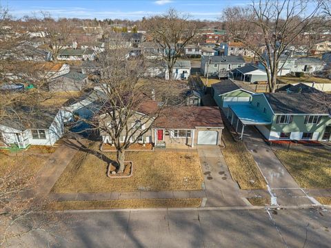 Tiny photo for 2415 N Hazelwood Avenue, Davenport, IA 52804 (MLS # 12560026)