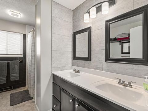 Tiny photo for 2415 N Hazelwood Avenue, Davenport, IA 52804 (MLS # 12560026)