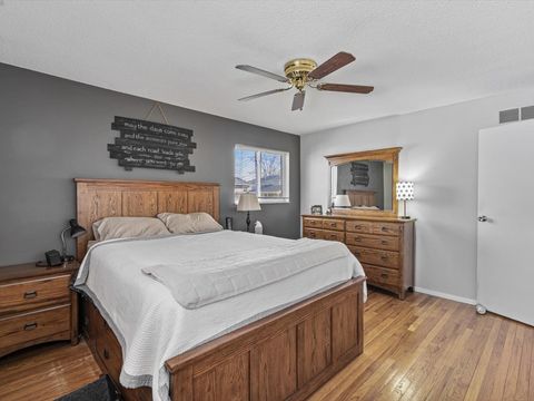 Tiny photo for 2415 N Hazelwood Avenue, Davenport, IA 52804 (MLS # 12560026)