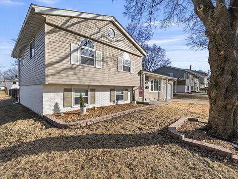 Tiny photo for 2415 N Hazelwood Avenue, Davenport, IA 52804 (MLS # 12560026)