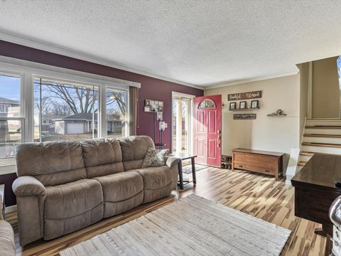 Tiny photo for 2415 N Hazelwood Avenue, Davenport, IA 52804 (MLS # 12560026)