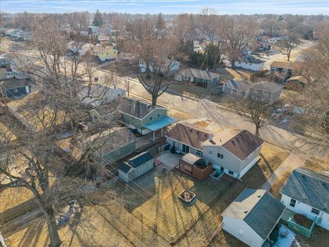 Tiny photo for 2415 N Hazelwood Avenue, Davenport, IA 52804 (MLS # 12560026)