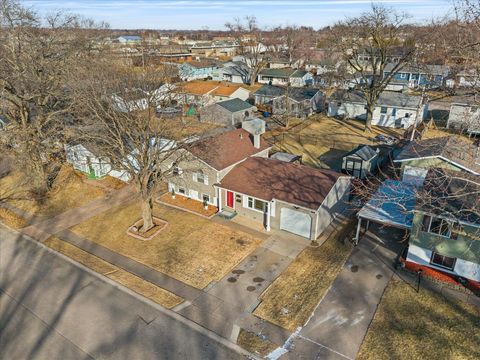 Tiny photo for 2415 N Hazelwood Avenue, Davenport, IA 52804 (MLS # 12560026)