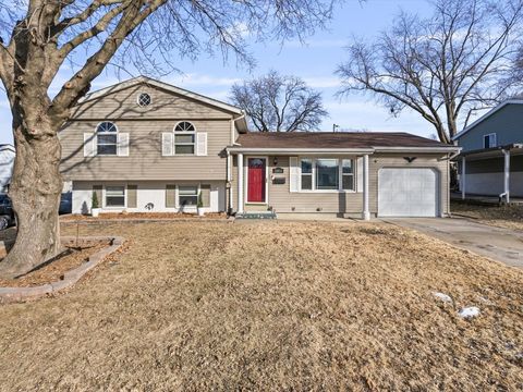 Photo of 2415 N Hazelwood Avenue, Davenport, IA 52804 (MLS # 12560026)