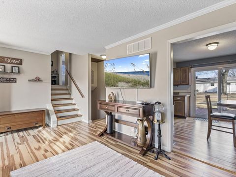 Tiny photo for 2415 N Hazelwood Avenue, Davenport, IA 52804 (MLS # 12560026)