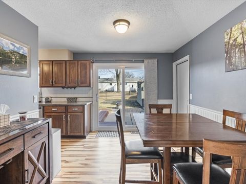 Tiny photo for 2415 N Hazelwood Avenue, Davenport, IA 52804 (MLS # 12560026)