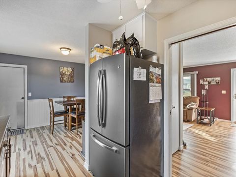 Tiny photo for 2415 N Hazelwood Avenue, Davenport, IA 52804 (MLS # 12560026)