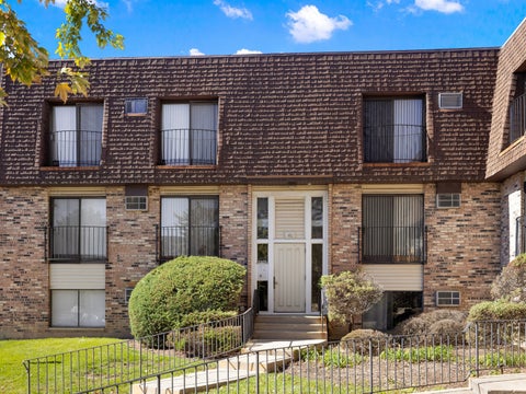 Photo of 160 S Waters Edge Drive #101, Glendale Heights, IL 60139 (MLS # 12793220)