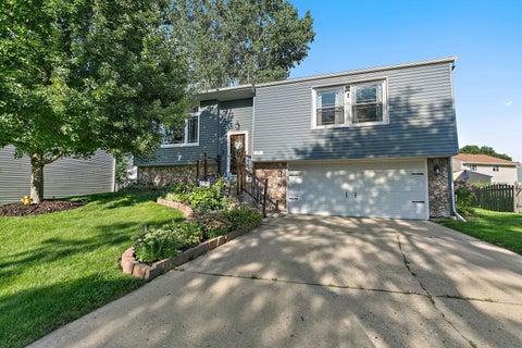 Photo of 17 Joslyn Drive, Elgin, IL 60120 (MLS # 12746233)
