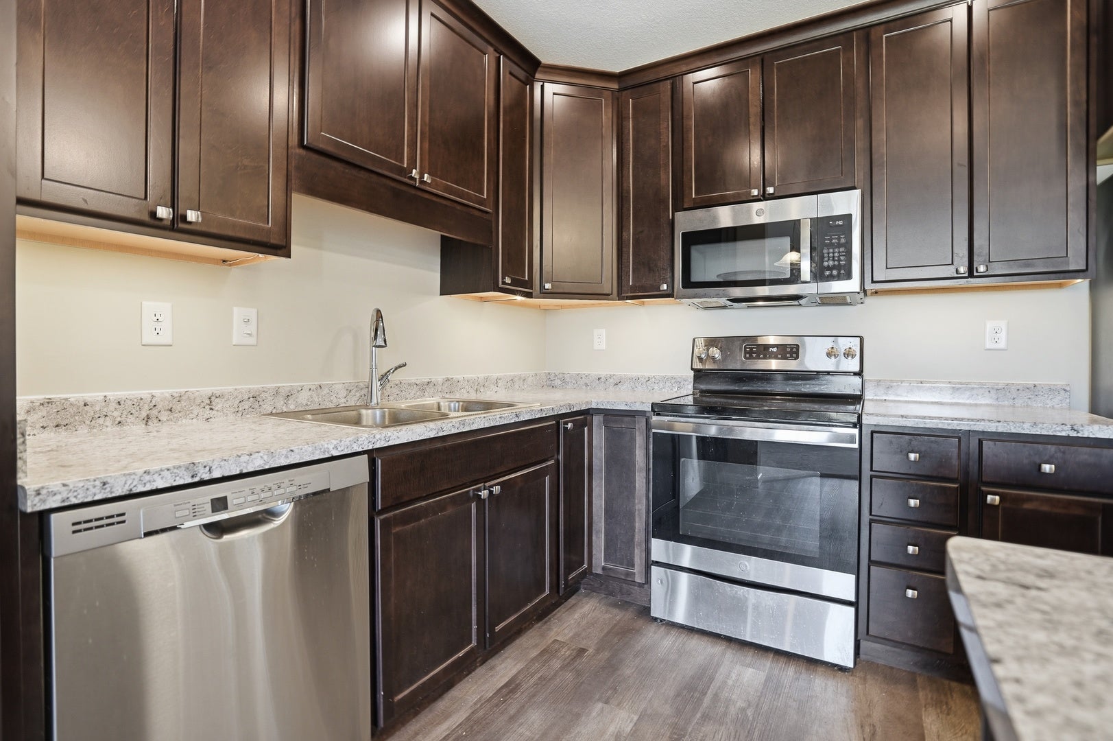 2592 Middle Road 317