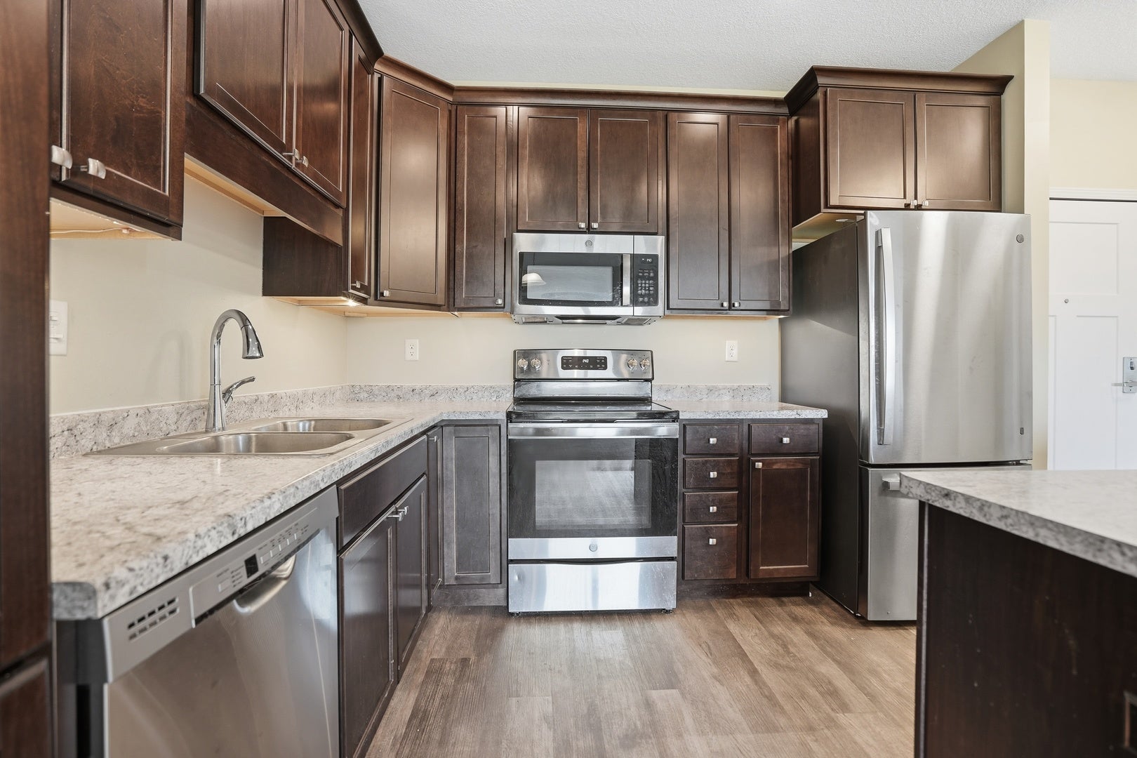 2592 Middle Road 317