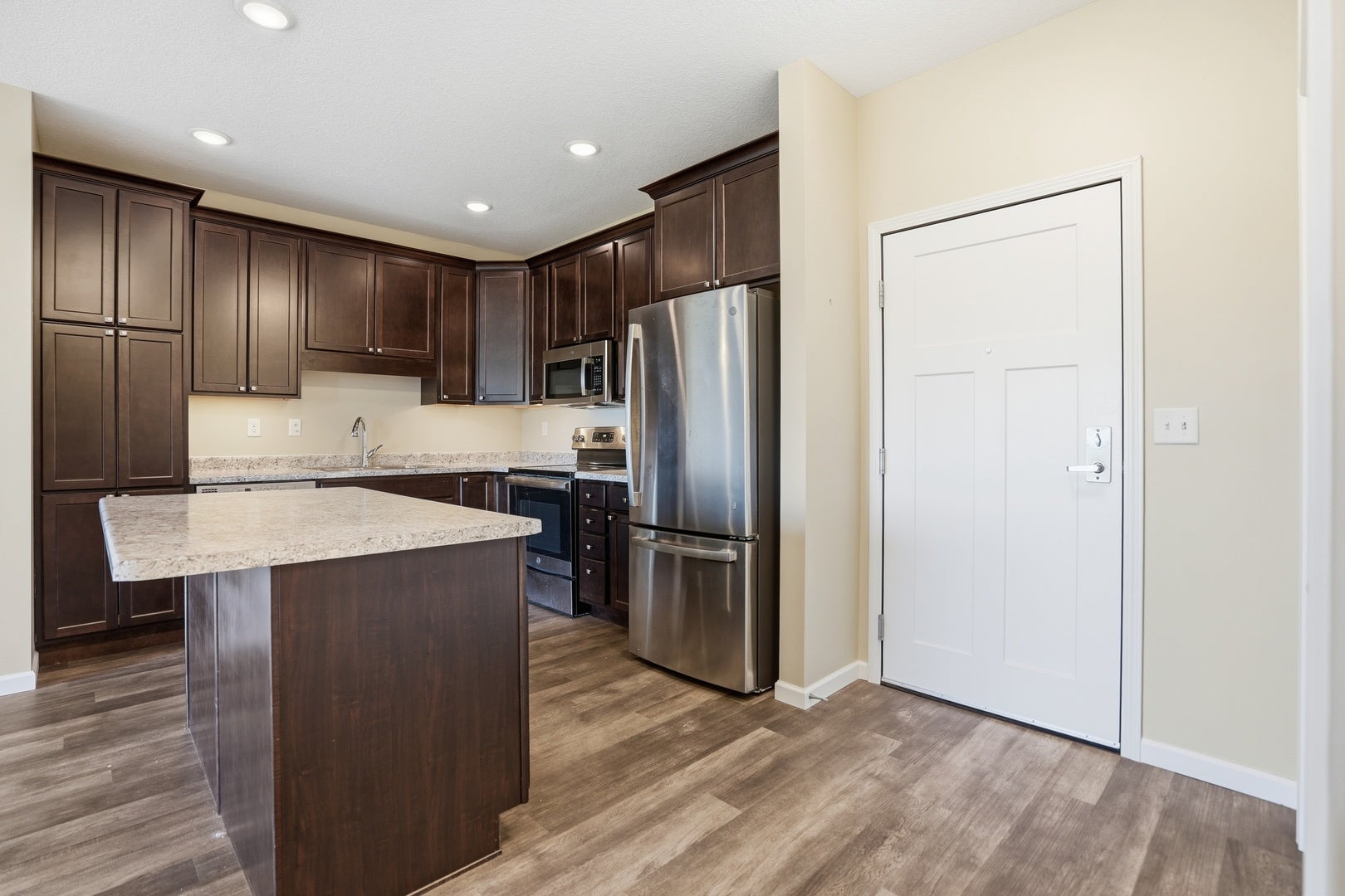 2592 Middle Road 317