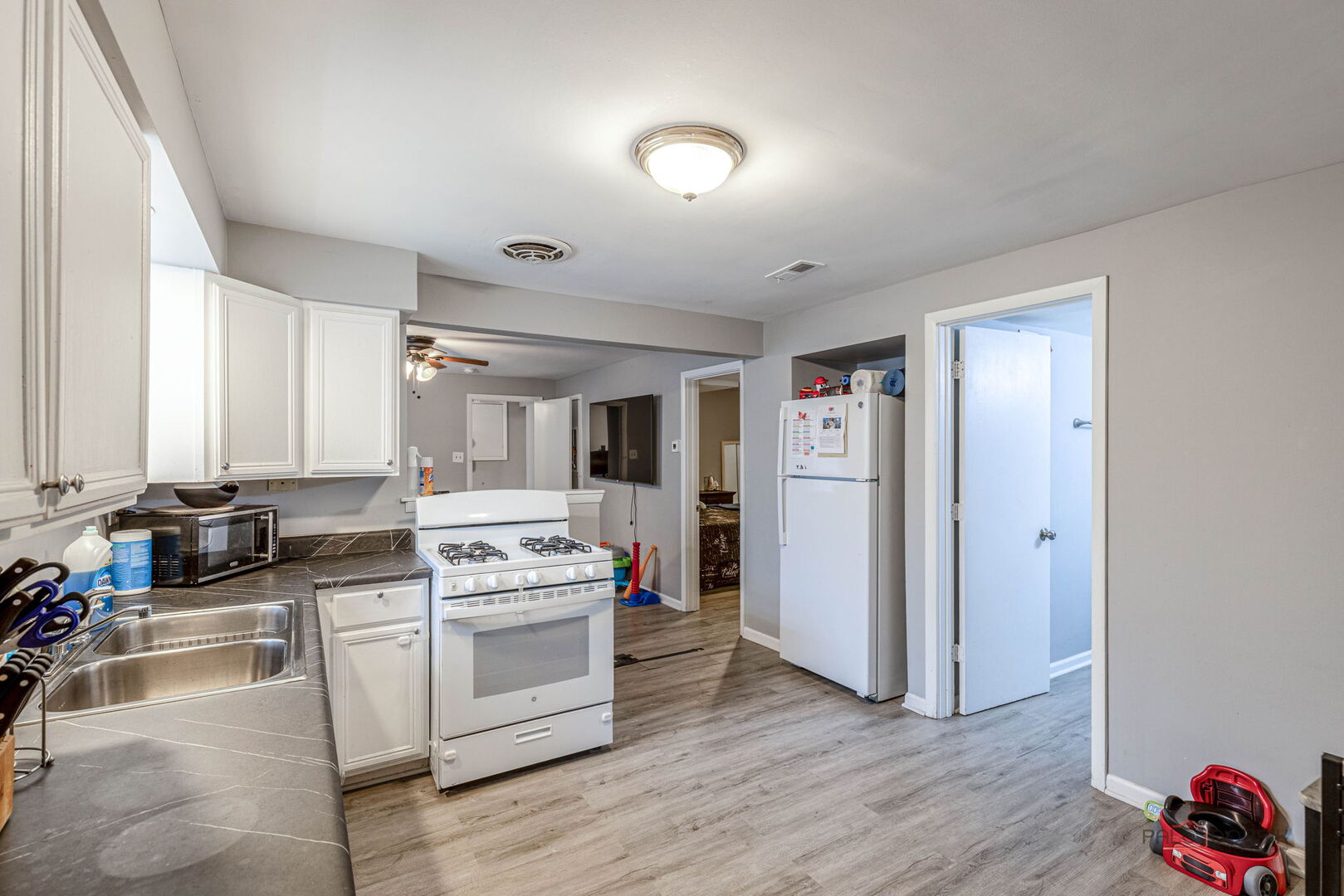 5122 W 30th Place