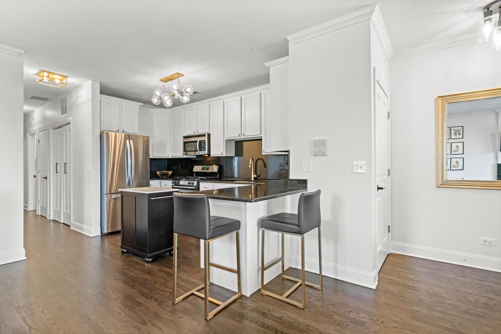 2130 W Division Street 4W