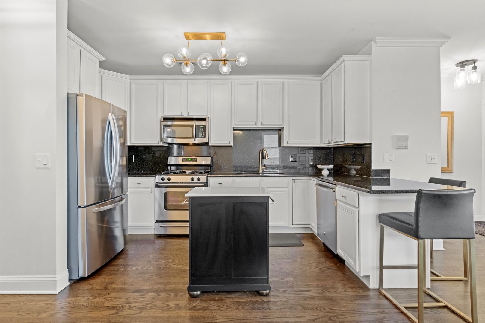 2130 W Division Street 4W