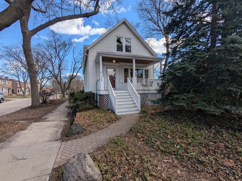 Tiny photo for 7425 N California Avenue, Chicago, IL 60645 (MLS # 12538494)