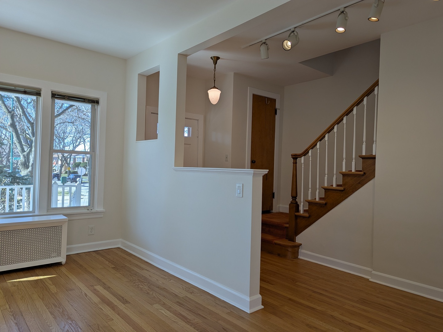 7425 N California Avenue