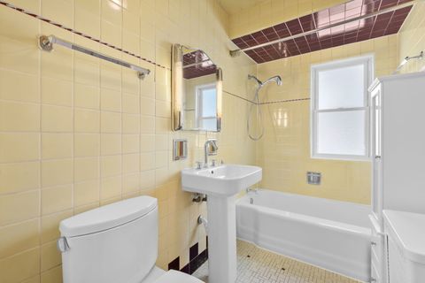 Tiny photo for 7425 N California Avenue, Chicago, IL 60645 (MLS # 12538494)