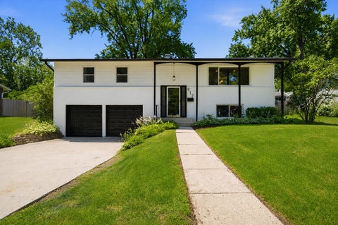 Photo of 917 E Morris Drive, Palatine, IL 60074 (MLS # 12697155)
