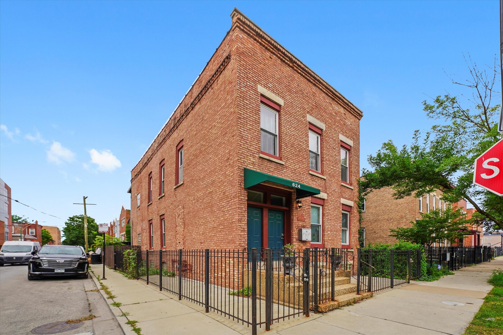 624 S Oakley Boulevard 2