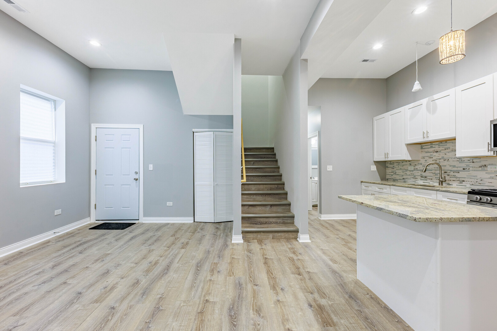 2800 S Saint Louis Avenue