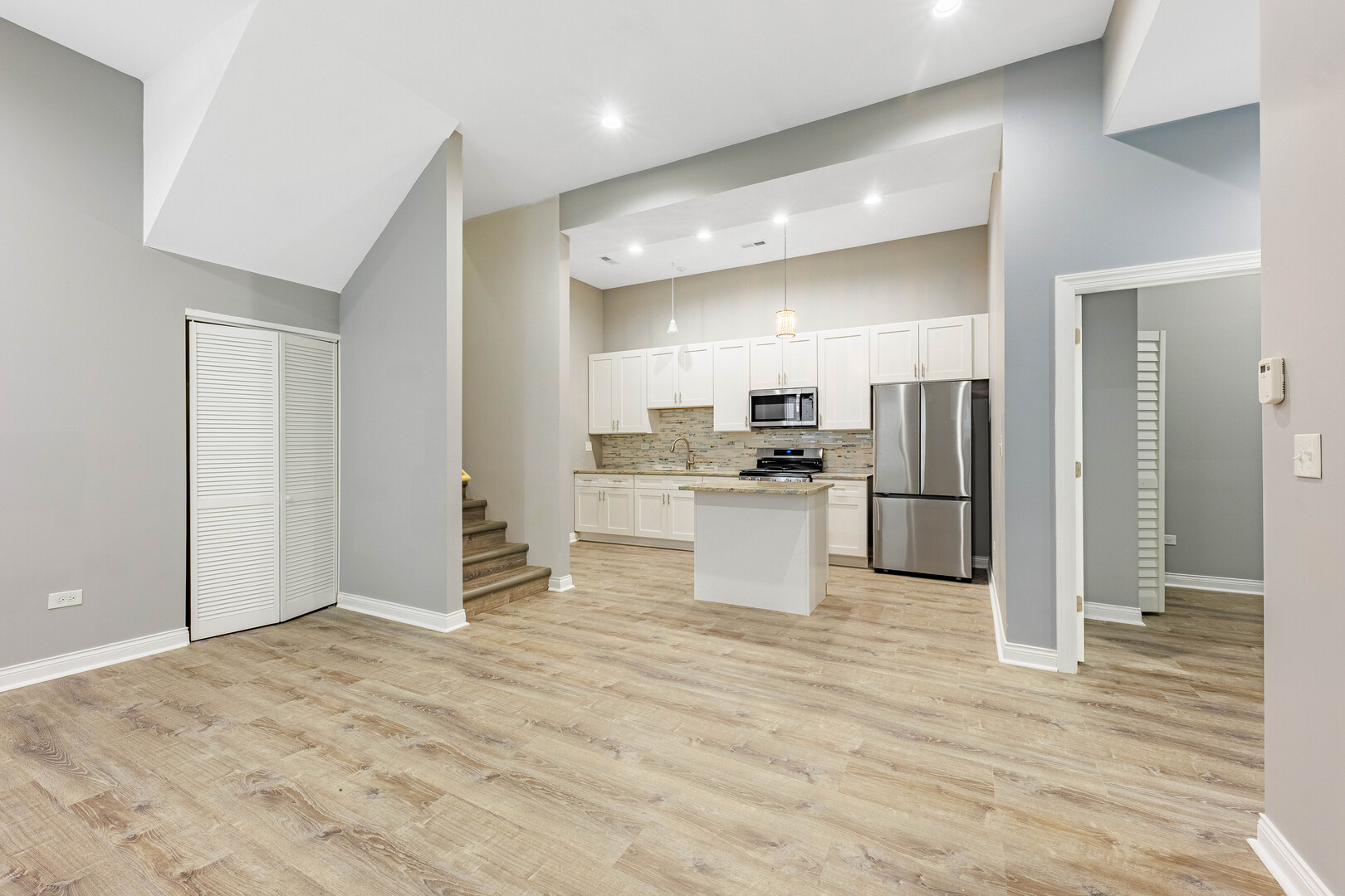 2800 S Saint Louis Avenue