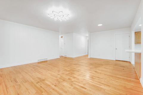 Tiny photo for 160 E Terra Cotta Avenue, Crystal Lake, IL 60014 (MLS # 12506941)