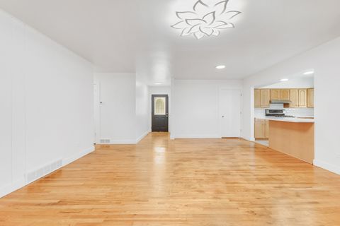 Tiny photo for 160 E Terra Cotta Avenue, Crystal Lake, IL 60014 (MLS # 12506941)