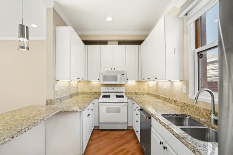 Tiny photo for 2940 N Lakewood Avenue #7, Chicago, IL 60657 (MLS # 12585392)