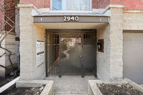 Tiny photo for 2940 N Lakewood Avenue #7, Chicago, IL 60657 (MLS # 12585392)