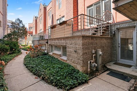 Tiny photo for 2940 N Lakewood Avenue #7, Chicago, IL 60657 (MLS # 12585392)