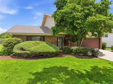 Photo of 415 Cypress Court, Schaumburg, IL 60193 (MLS # 12646821)