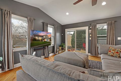 Tiny photo for 725 Buffalo Circle, Carol Stream, IL 60188 (MLS # 12632168)