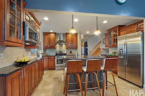 Tiny photo for 725 Buffalo Circle, Carol Stream, IL 60188 (MLS # 12632168)