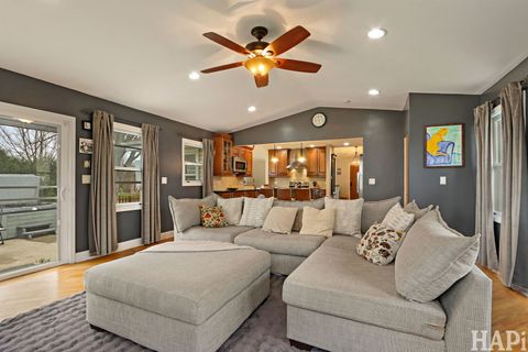 Tiny photo for 725 Buffalo Circle, Carol Stream, IL 60188 (MLS # 12632168)