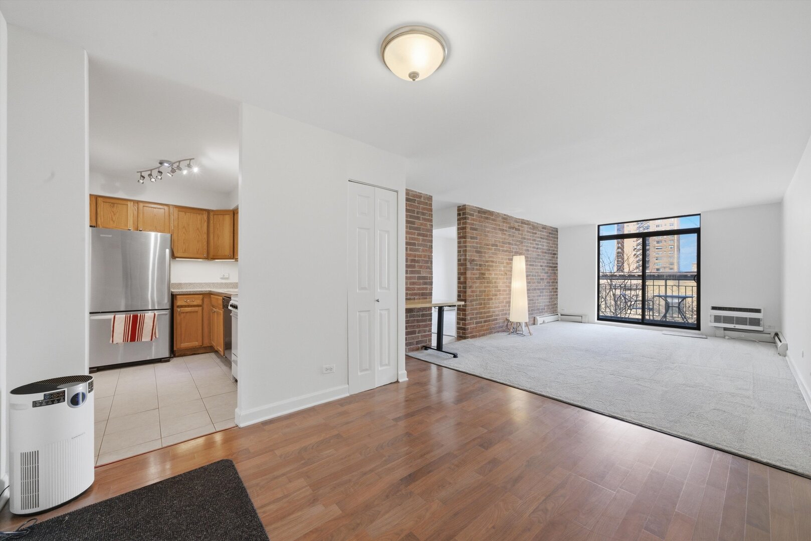 3900 N Pine Grove Avenue 511