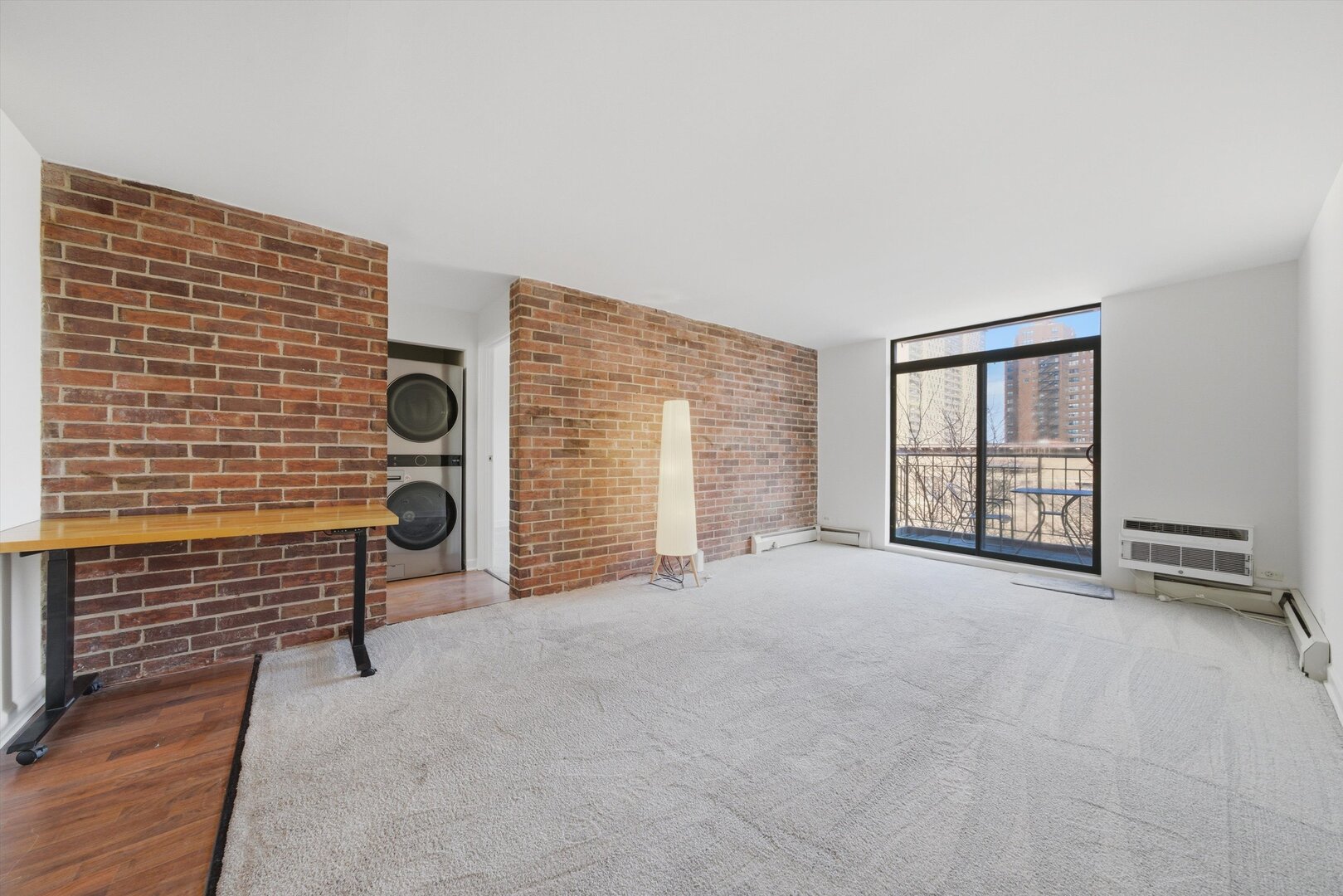 3900 N Pine Grove Avenue 511