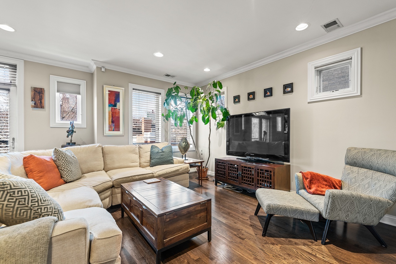 3635 N Wilton Avenue 3