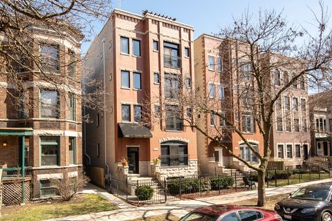 3635 N Wilton Avenue 3 Chicago IL 60613