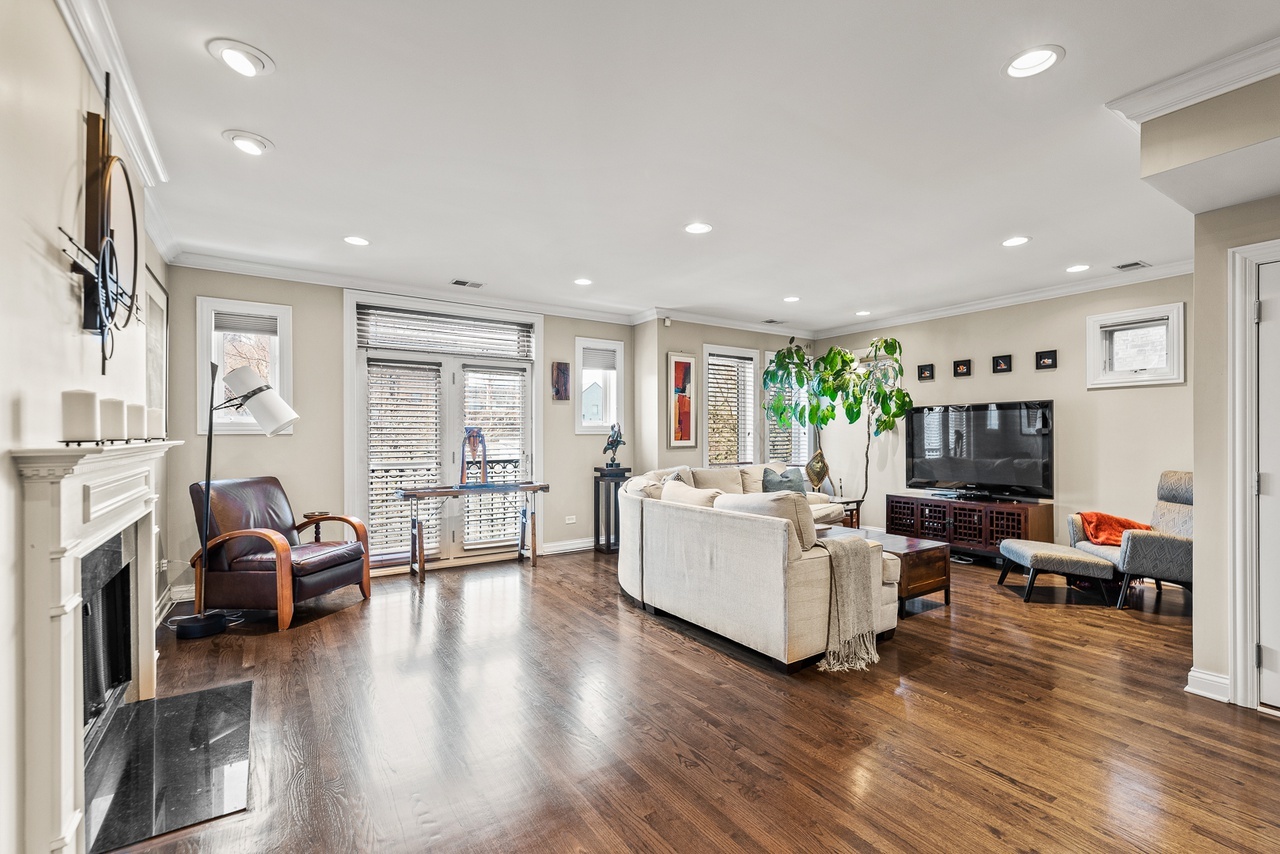 3635 N Wilton Avenue 3