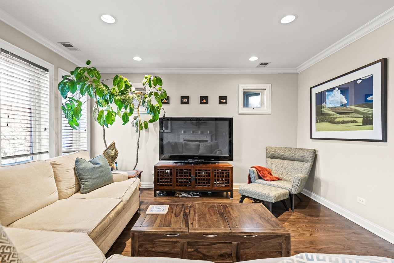 3635 N Wilton Avenue 3