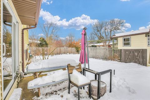 Tiny photo for 308 E Willard Street, Urbana, IL 61801 (MLS # 12516091)