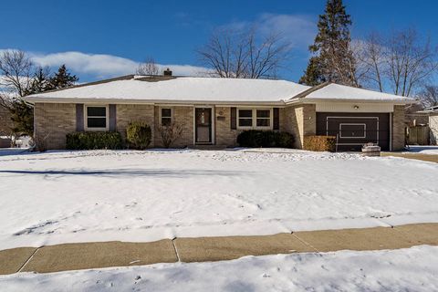Tiny photo for 926 Stratford Avenue, Rockford, IL 61107 (MLS # 12559391)