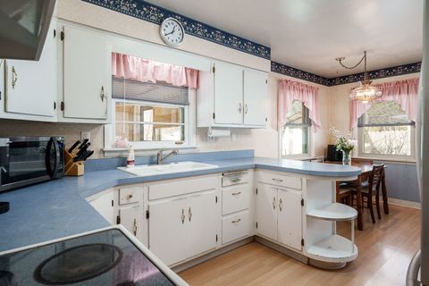 Tiny photo for 926 Stratford Avenue, Rockford, IL 61107 (MLS # 12559391)