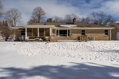 Tiny photo for 926 Stratford Avenue, Rockford, IL 61107 (MLS # 12559391)