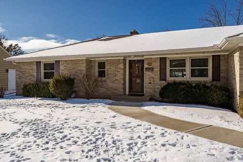 Tiny photo for 926 Stratford Avenue, Rockford, IL 61107 (MLS # 12559391)