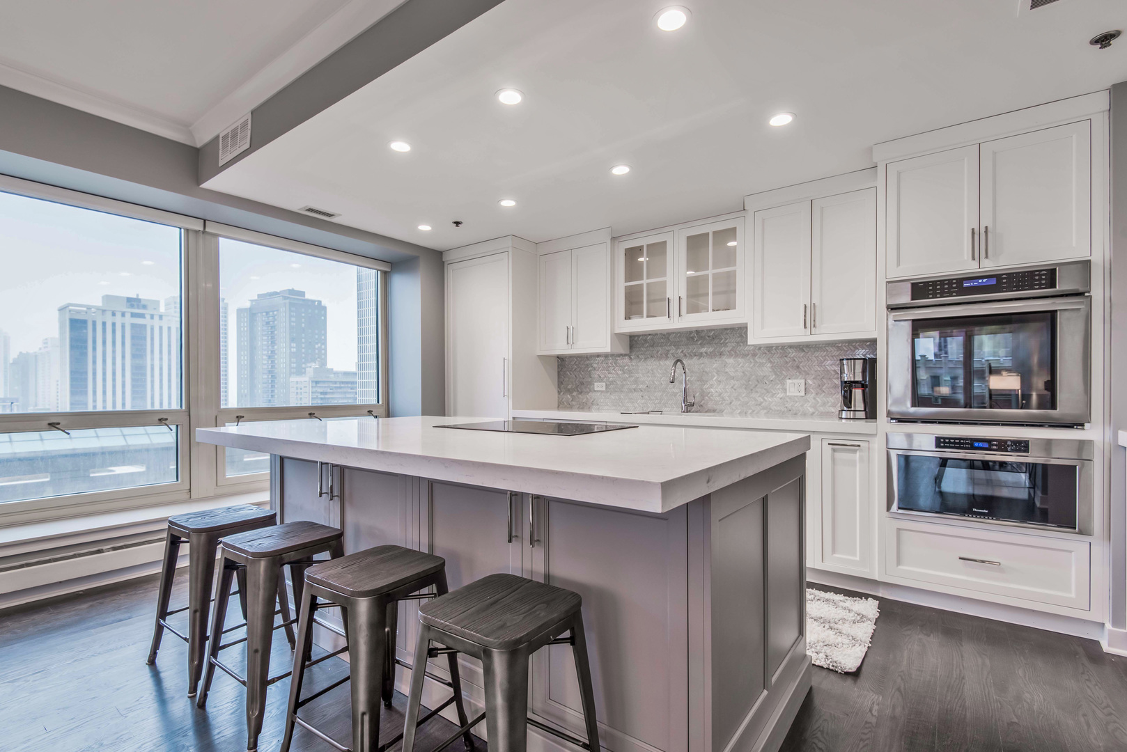 57 E Delaware Place 1605